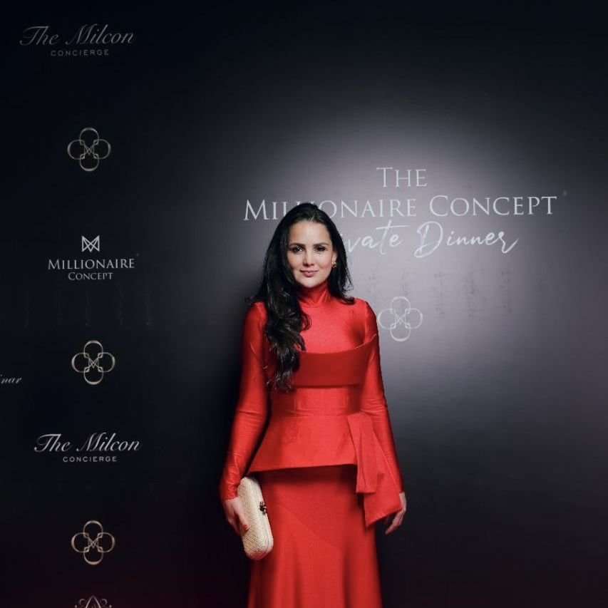 Tuba Karaca The Globe Gala-da İlin Məşhur Moda Dizayneri Mükafatını Qazandı.